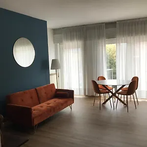 https://glam-apartment-lake-view.hotelinveneto.com